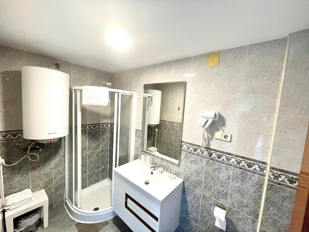 Hostal Gran Via بينتو المظهر الخارجي الصورة