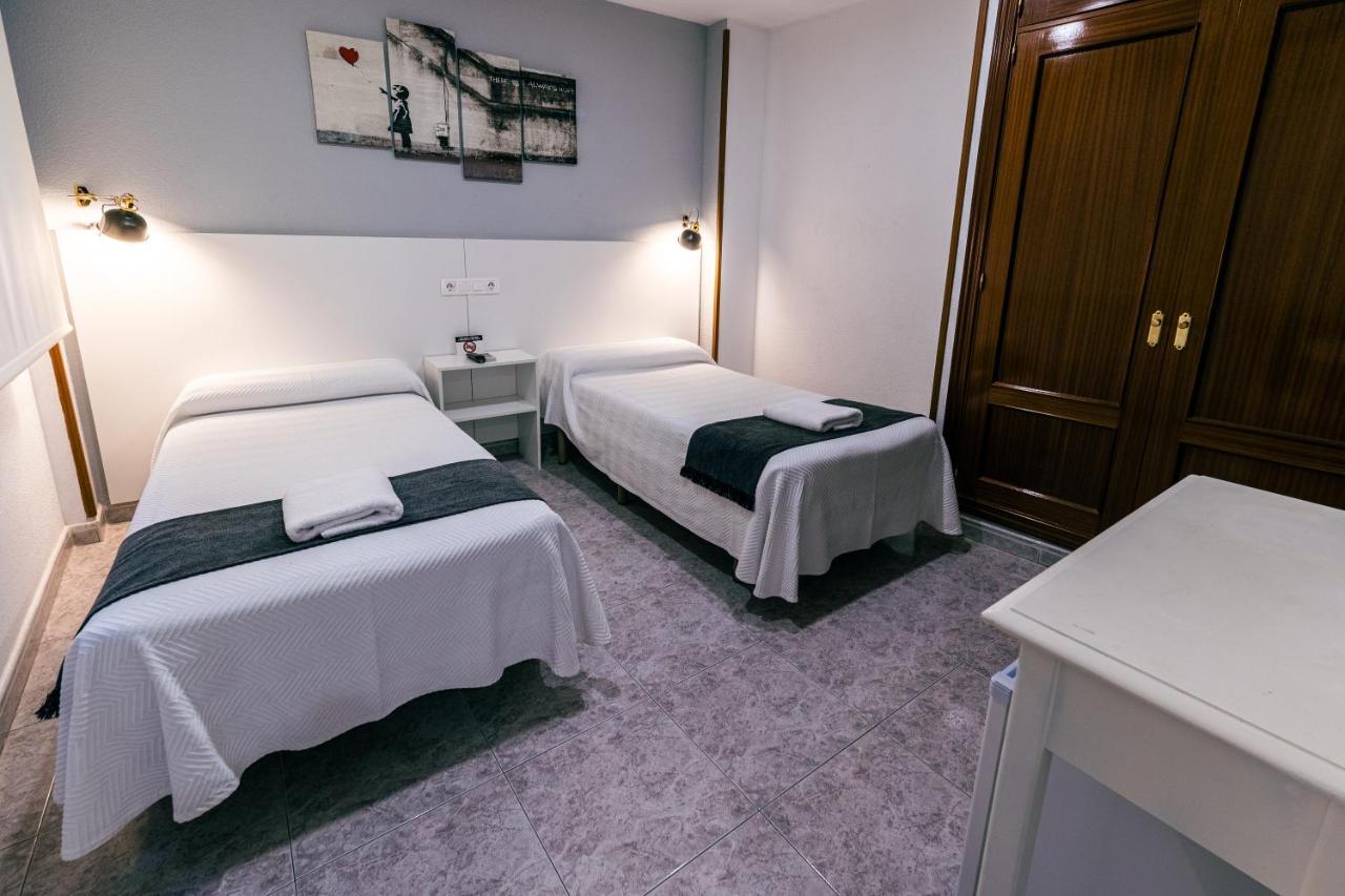 Hostal Gran Via بينتو المظهر الخارجي الصورة