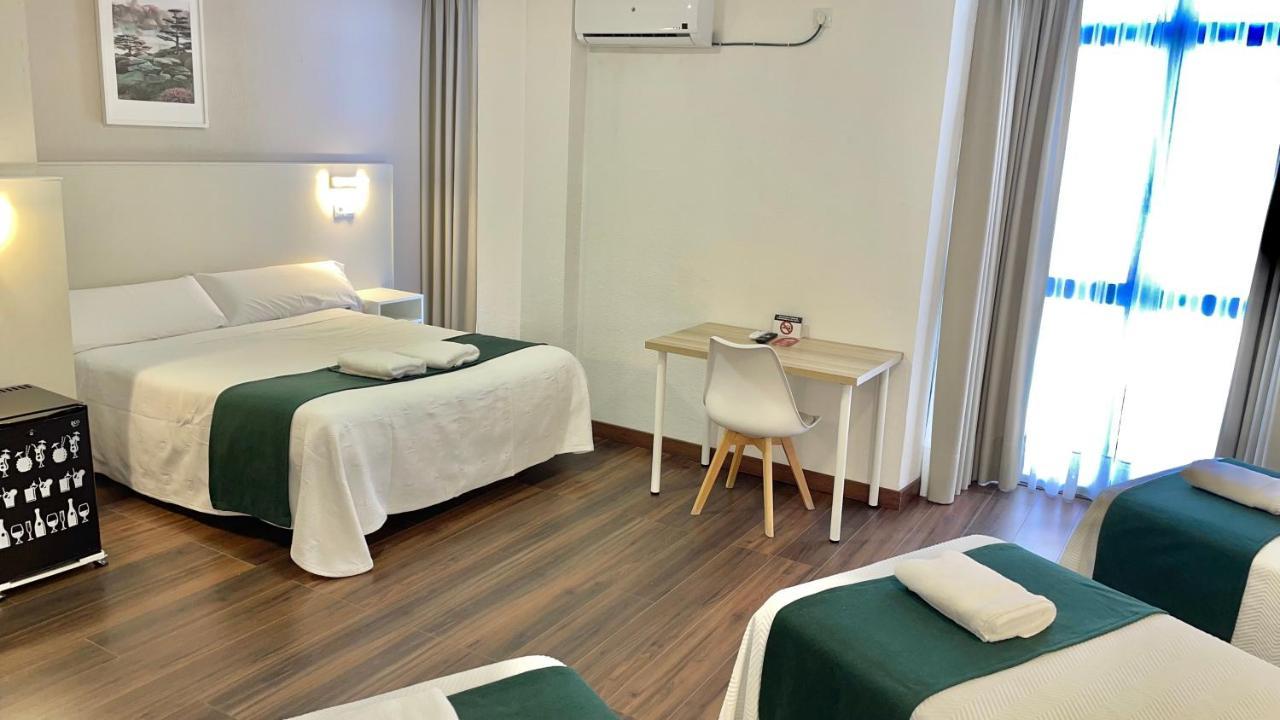 Hostal Gran Via بينتو المظهر الخارجي الصورة