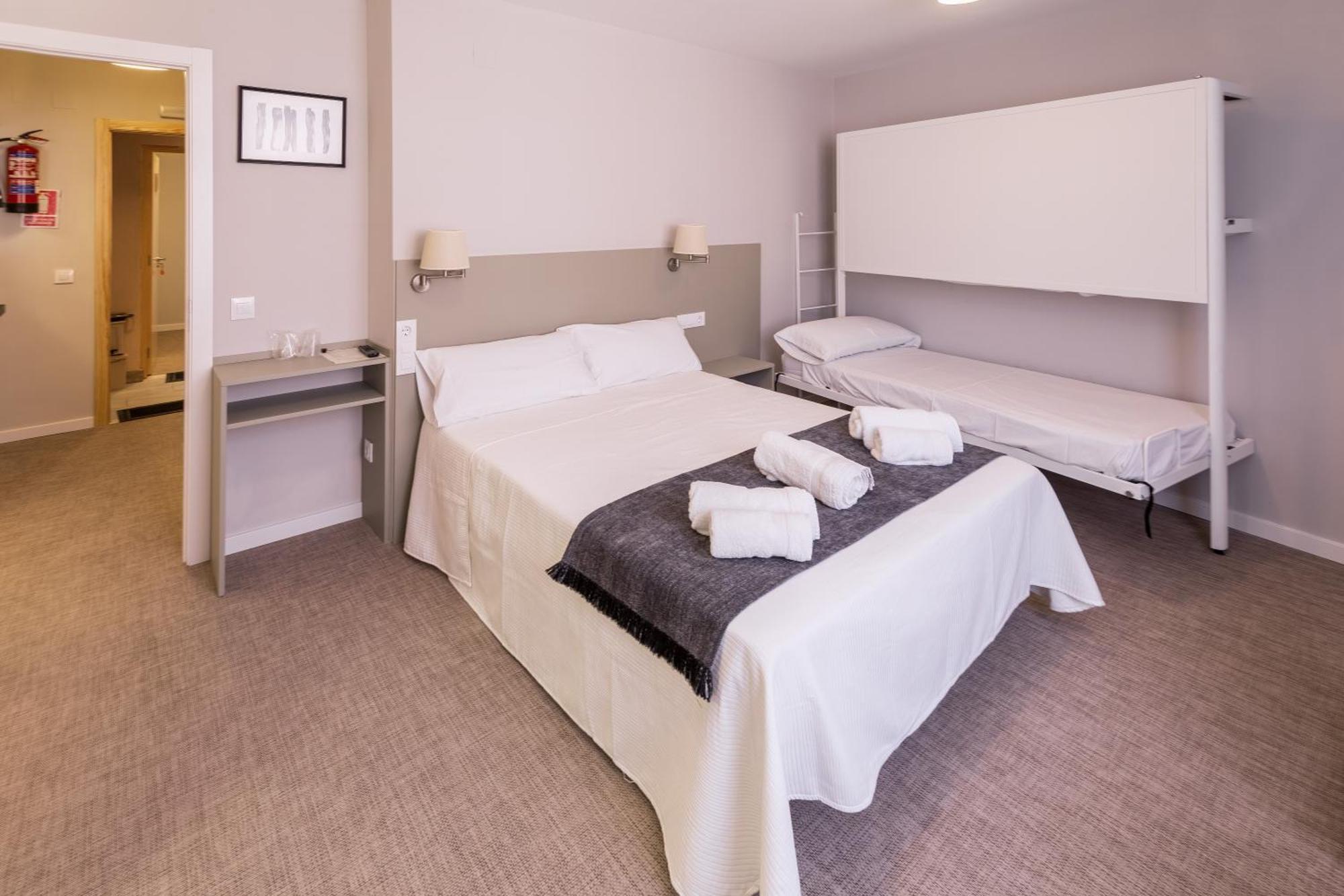 Hostal Gran Via بينتو المظهر الخارجي الصورة