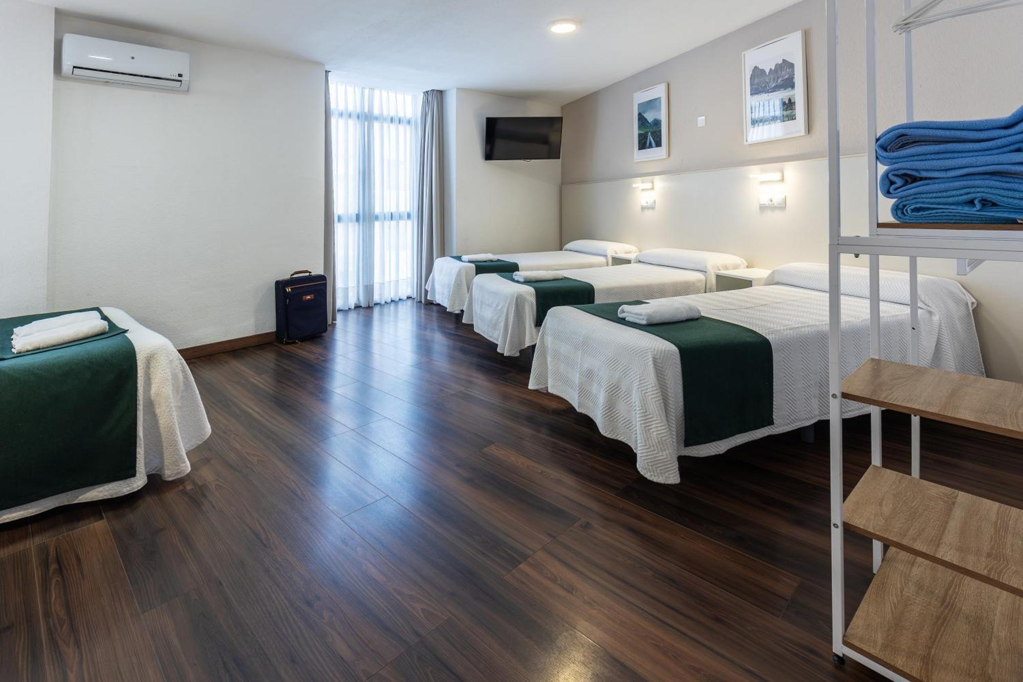 Hostal Gran Via بينتو المظهر الخارجي الصورة