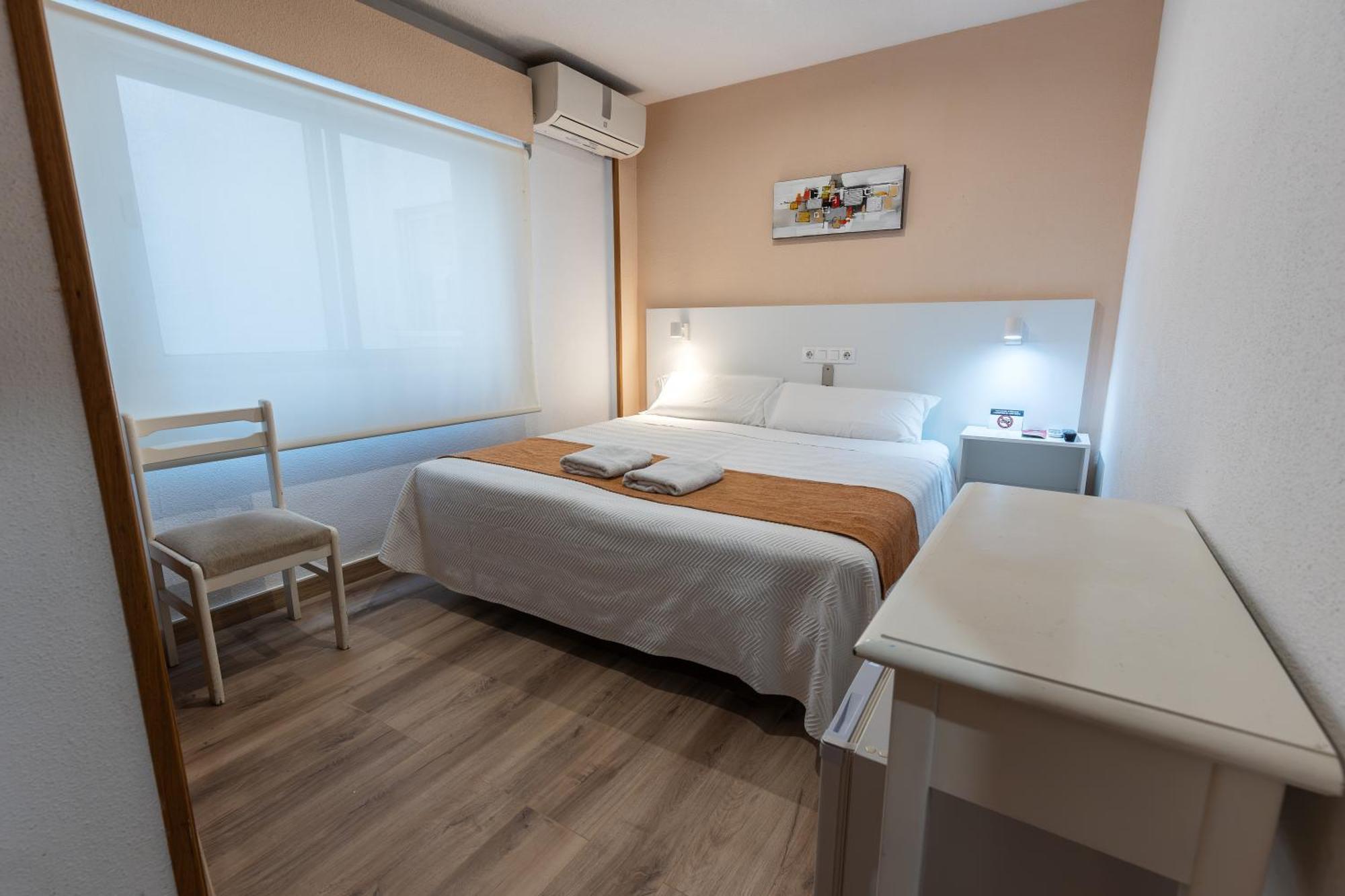 Hostal Gran Via بينتو المظهر الخارجي الصورة