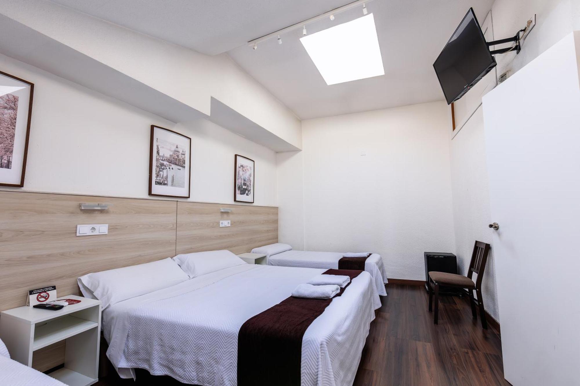 Hostal Gran Via بينتو المظهر الخارجي الصورة