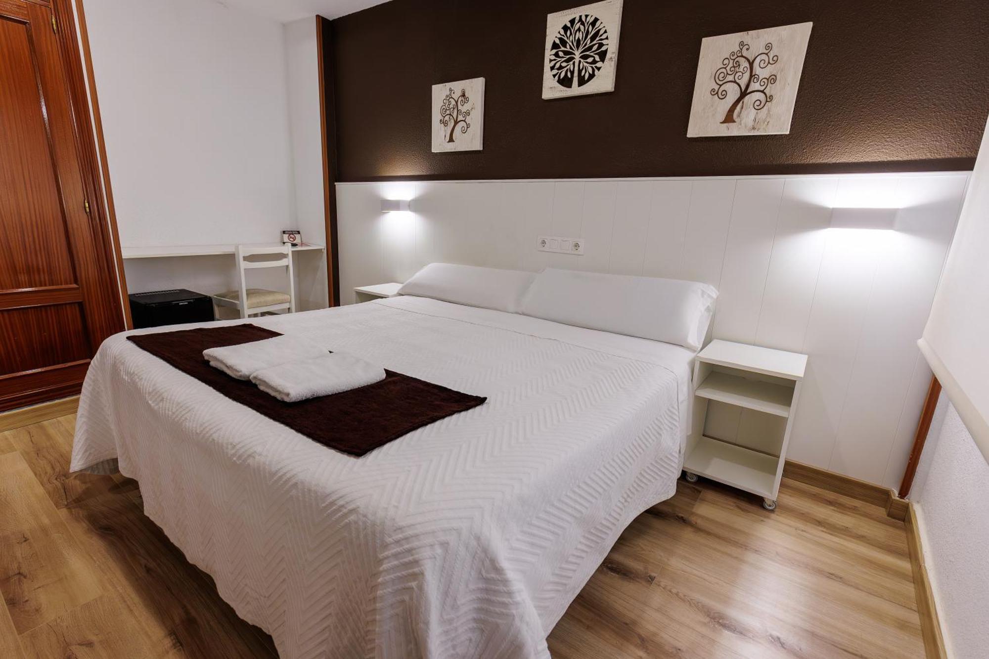 Hostal Gran Via بينتو المظهر الخارجي الصورة