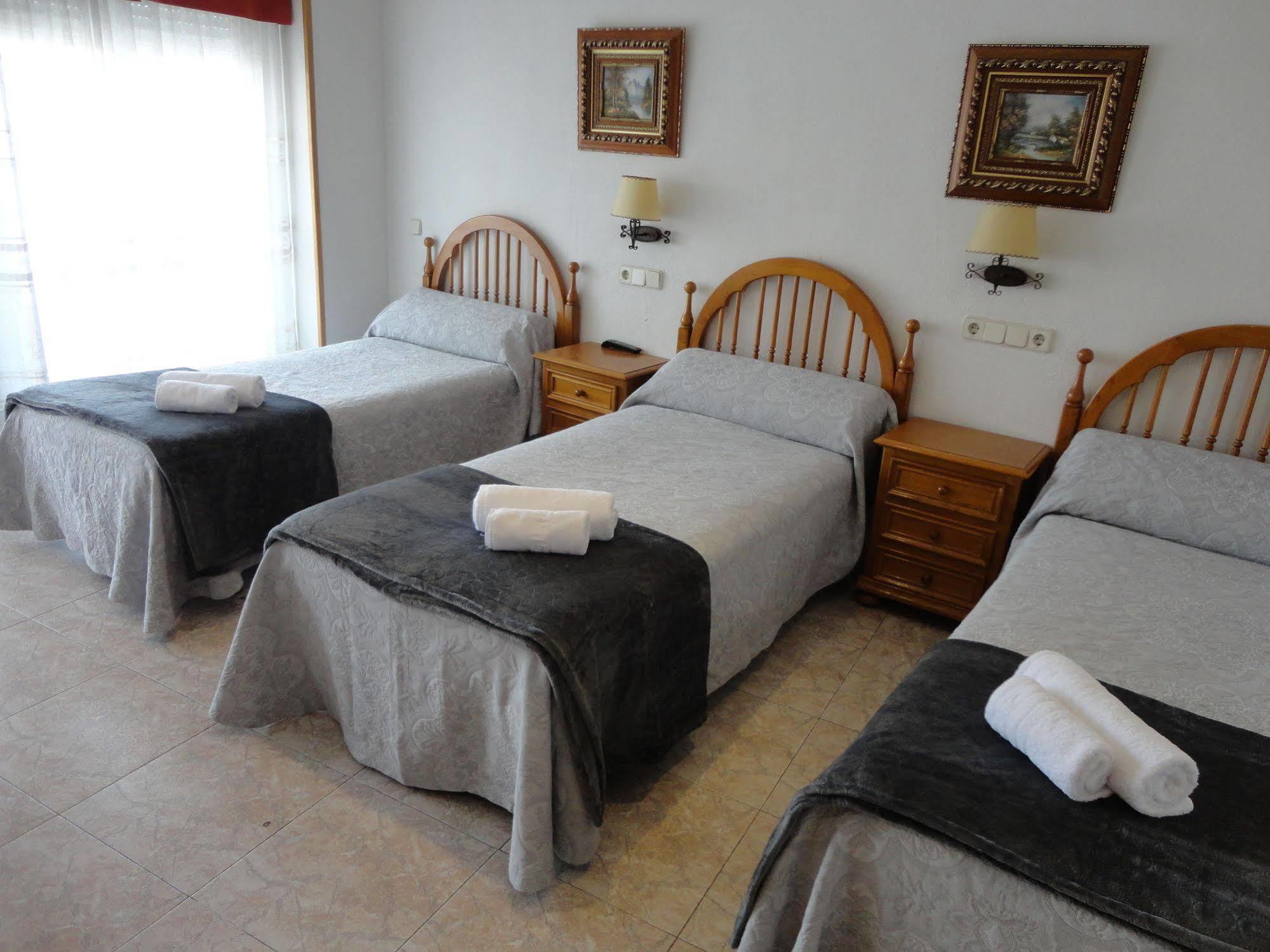 Hostal Gran Via بينتو المظهر الخارجي الصورة